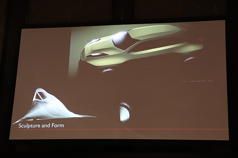 戦闘機をモチーフにして、初期のデザインイメージを作成