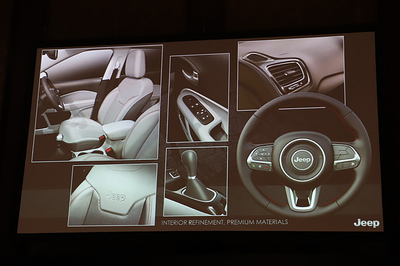 乗員が触れる部分に柔らかい素材を採用し、コンソールやシートアームレストなどに手縫いの技法を用いてプレミアム感を創出