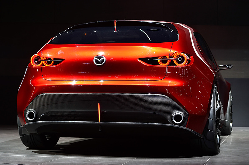 美しいリアまわり。リアのハイマウントストップランプは縦型。ローマウントも縦型のものがデザインされており、これはトレンドになるかも