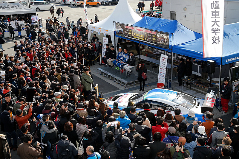 イベントエリアなどでトークショーなども実施