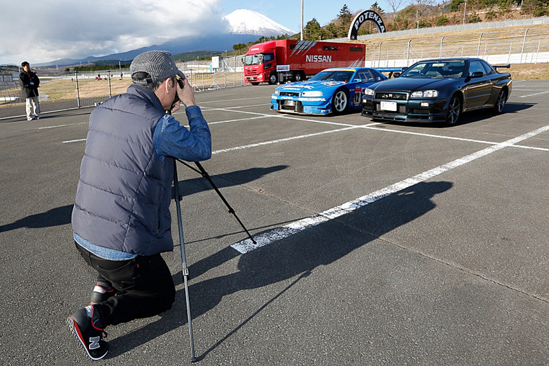 マイカーとレースマシンを並べて記念撮影できる「愛車＆レーシングカーの撮影会」