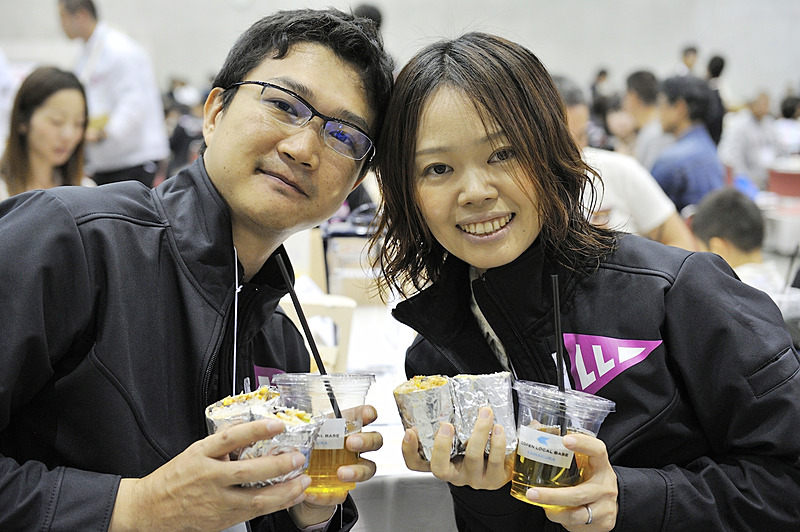 こちらはご夫婦で参加。自宅にはクルマが2台あり、旦那様がトヨタ自動車の「86」、奥様がコペンに乗る。この車種選択は奥様によるもので、旦那様は「本当はミニバンに乗りたいのですが、奧さんの趣味で86に乗らされています」とのこと。つまりそれは86もコペンも奥様のクルマってことですね？