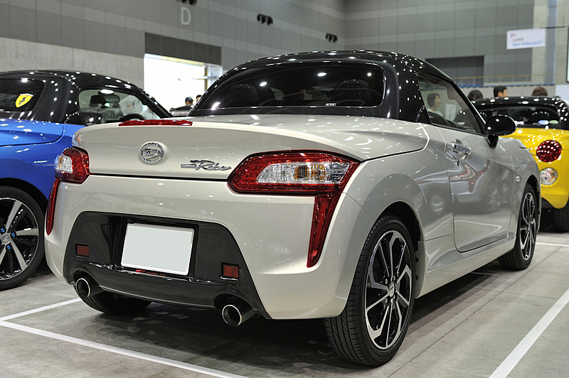 ほぼノーマルだがマフラーカッターをDIYで製作。ストレートなマフラー出口になっていた