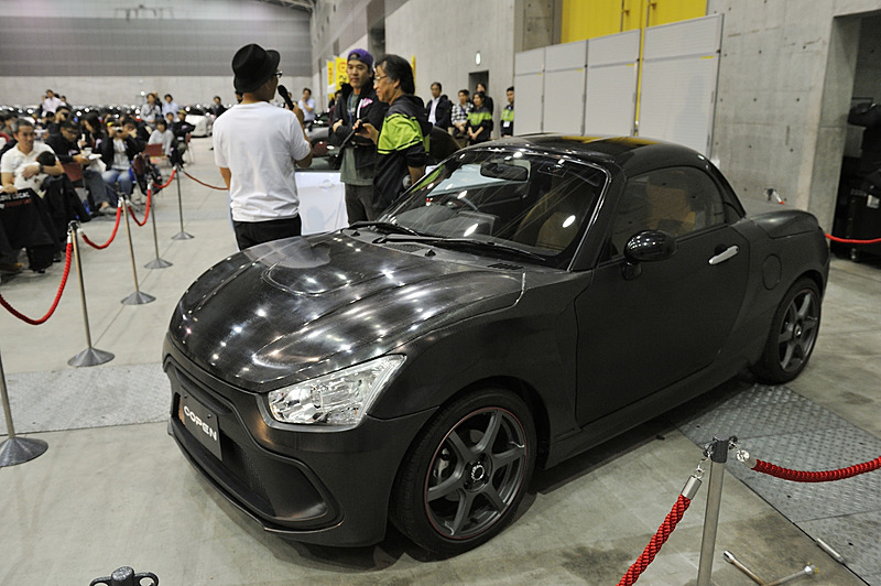 カーボン地のままの「COPEN 400 TDC」ボディキット装着車