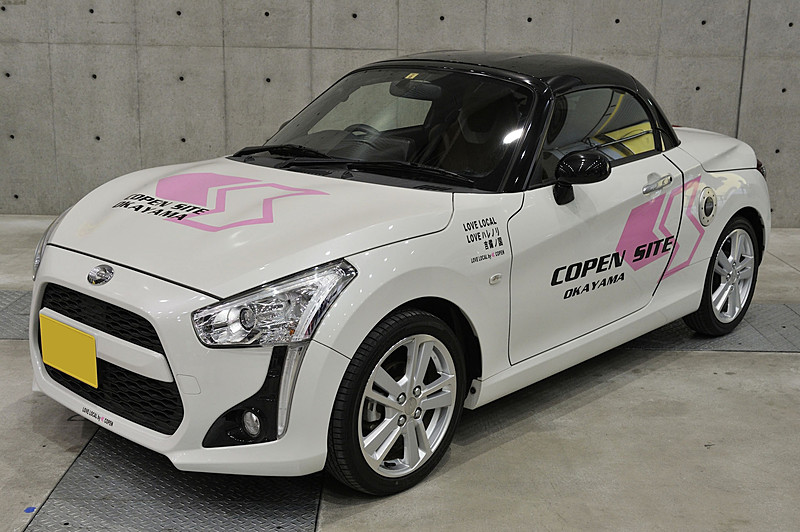 会場に展示されたデモカー。こちらは岡山ダイハツ販売株式会社のコペンサイトの広報車