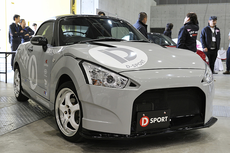 D-SPORTのデモカー。このXPLAYは2015年の東京オートサロンでデビューして、ボディキットはD-SPORTから発売中。松尾氏の話によるとCOPEN 400 TDCボディキット市販化のきっかけにもなった存在だ