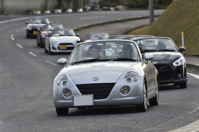 「STAR VIEWING PARTY」が行われる美星町の「星の郷ふれあいセンター」へ向かう参加車