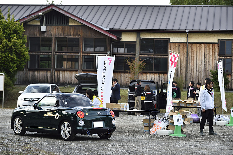 「STAR VIEWING PARTY」が行われる美星町の「星の郷ふれあいセンター」へ向かう参加車