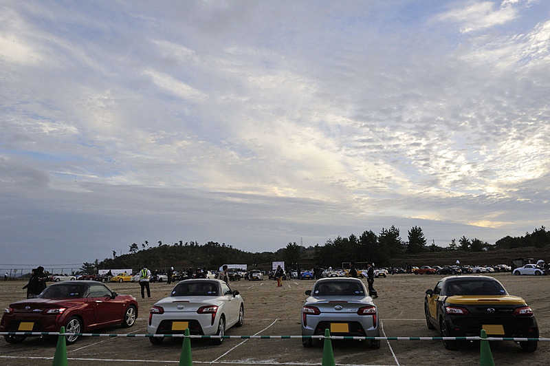 夕方までは雲の量も少なくこのまま晴れてくれるかと思っていたが、日が暮れるにつれて雲は増えていき星空を隠してしまった。しかし……