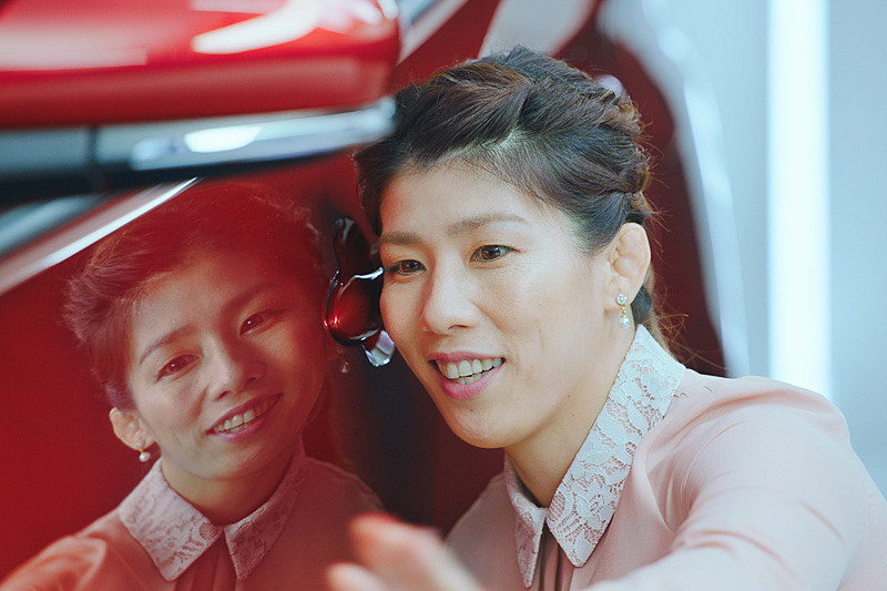 コーティングの仕上がりを見て「キーパー最高」と吉田選手が言う場面も