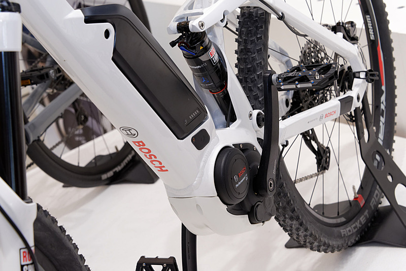 ドライブユニット、バッテリー、ディスプレイが装着されている