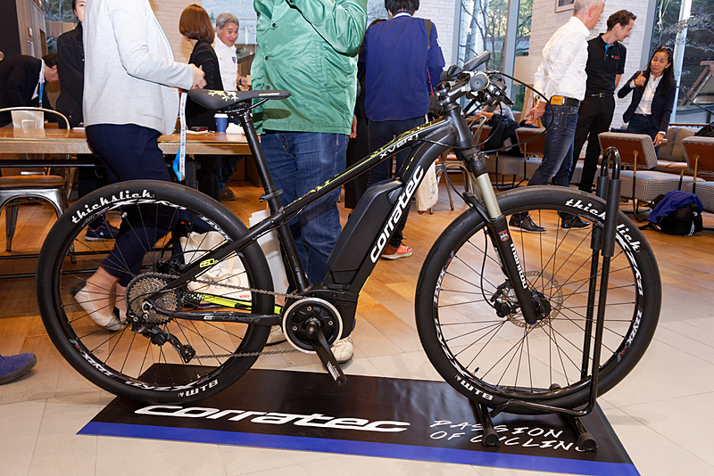 corratecの「E-POWER X 650B」。ディスクブレーキで、タイヤは太めのスリック（Thichslick 27.5×1.95）。3モデルあるが、いずれも車重は22kg前後