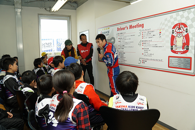 ブリーフィングでは琢磨選手がコースの攻略ポイントなどを示した