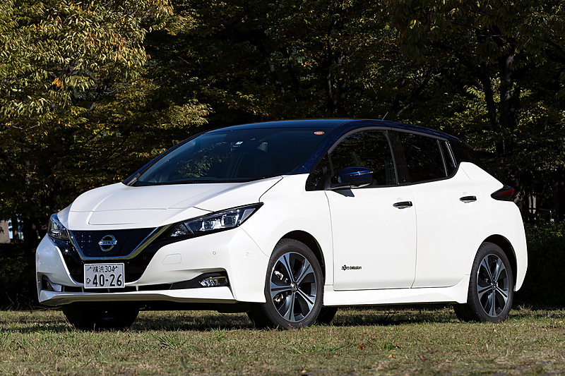 2015年の「第44回 東京モーターショー」で世界初公開した「ニッサン IDS コンセプト」からインスパイアを受けたというデザインを採用