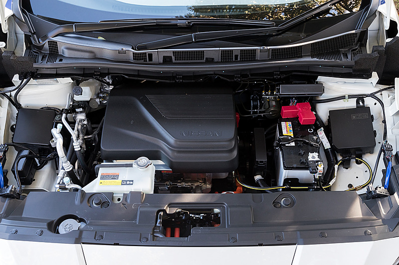 「EM57」型モーターは最高出力110kW（150PS）/3283-9795rpm、最大トルク320Nm（32.6kgm）/0-3283rpmを発生。定格出力は85kW