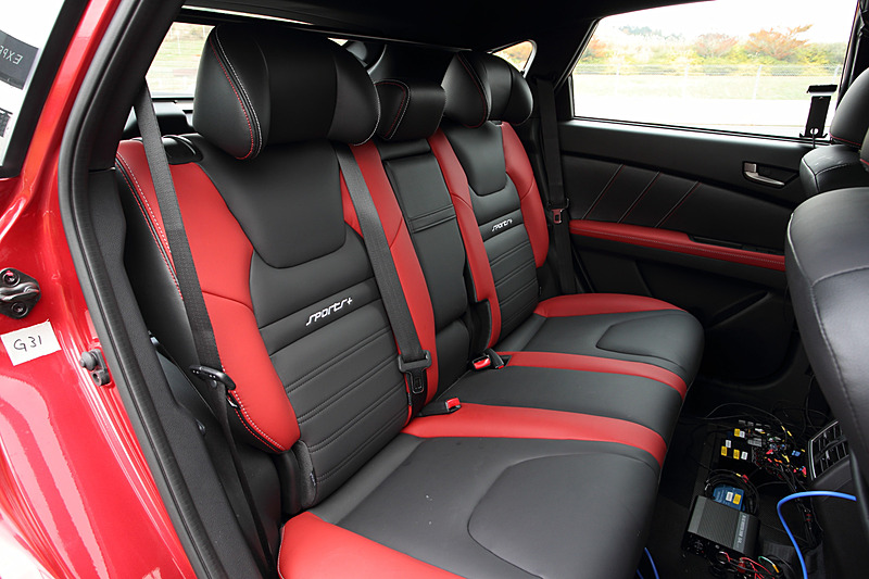 スポーツシリーズとして新設定された「U6 GT220」。ボディサイズは4640×1825×1610mm（全長×全幅×全高）、ホイールベースは2720mm。U6 GT220では専用設計のビルシュタインサスペンションやレイズ製19インチアルミホイール、ブリヂストン「DUELER H/P」（225/45 R19）を装着