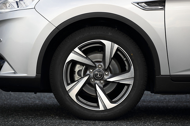 標準車「U6 GT」のボディサイズは4630×1825×1620mm（全長×全幅×全高）。足下は18インチホイールにブリヂストンのオールシーズンタイヤ「エコピア H/L 422 Plus」を組み合わせる