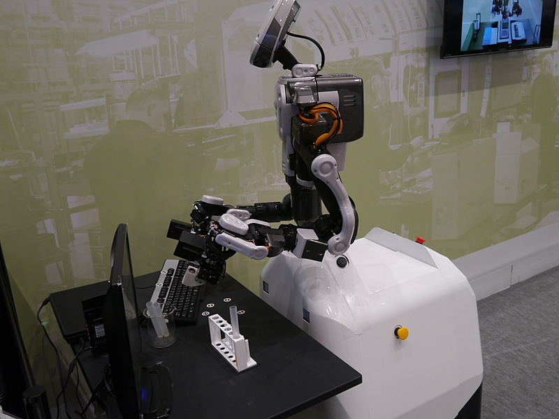 自律型移動ロボット「HiMoveRO」