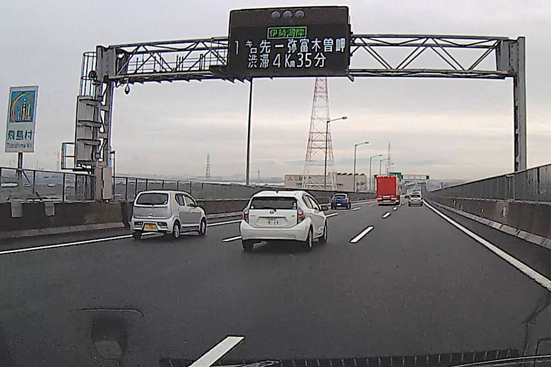 飛島IC出口直前「1キロ先から渋滞4km35分」（7時46分50秒）
