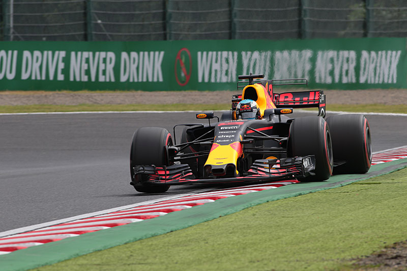 立体交差下でデグナーを立ち上がるマシンを同じ設定で撮影