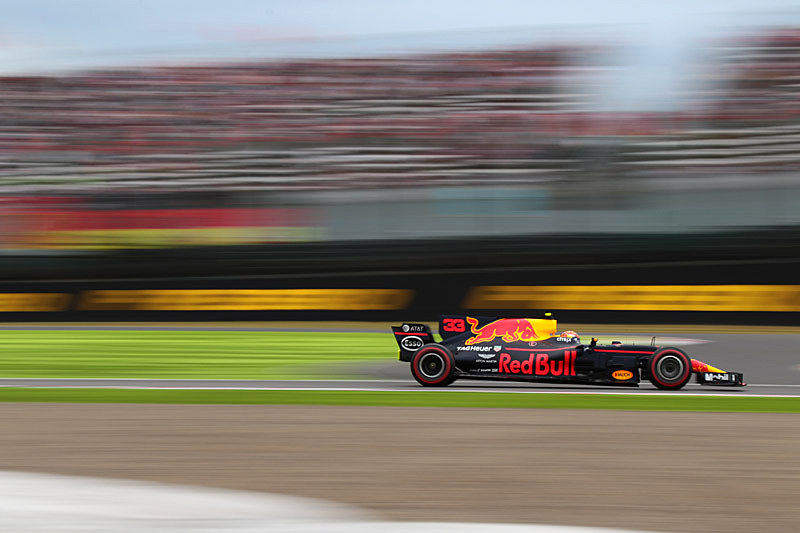 焦点距離65mm（104mm相当）、シャッター速度1/15秒