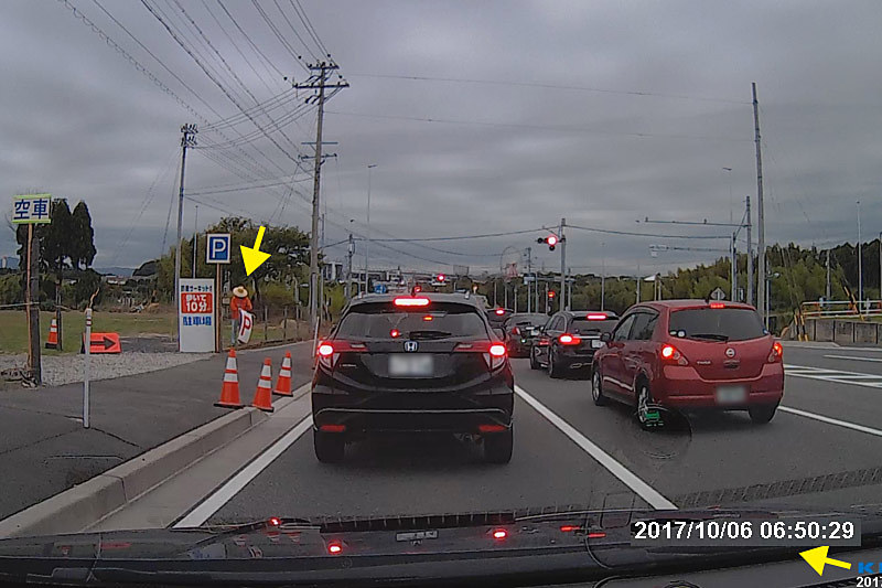 金曜は朝6時50分に営業開始の準備をしていた。6時オープンと謳う駐車場もある