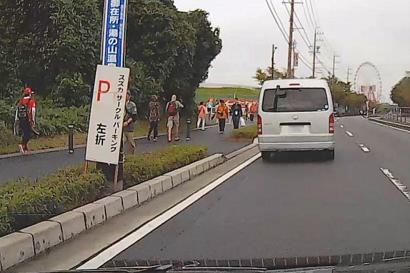 ⑫付近にある「スズカサークルパーキング」の看板