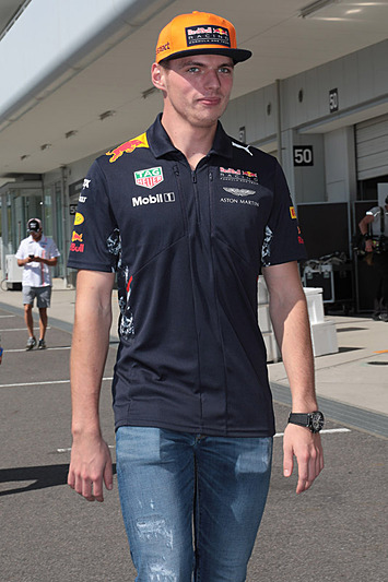 ドライバーズパレードに入れなかったので、パドックでドライバーを撮影。たまたまそこにいた川合ちゃんもパチリ