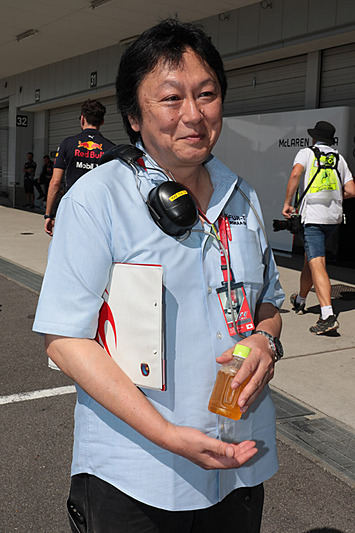 ドライバーズパレードに入れなかったので、パドックでドライバーを撮影。たまたまそこにいた川合ちゃんもパチリ