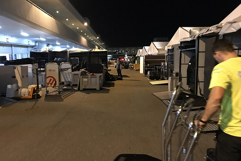 チームの撤収作業が進む中、我々も帰路に