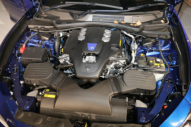 最高出力316kW（430PS）/5570rpm、最大トルク580Nm/2250-4000rpmを発生を発生するギブリ SのV型6気筒3.0リッター 直噴ツインターボエンジン