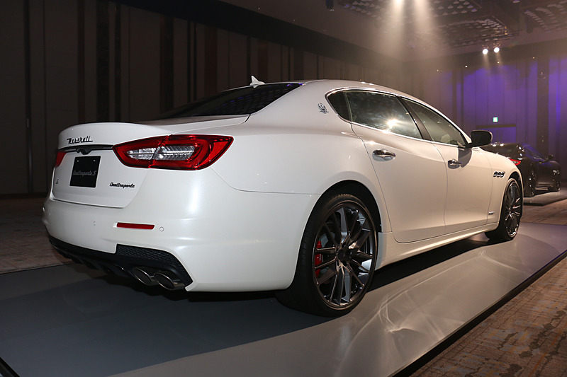 クアトロポルテ S グランスポーツ。ボディサイズは5270×1950×1470mm（全長×全幅×全高）、ホイールベースは3170mm