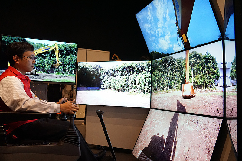 5Gを活用して建設機械の遠隔操作を体験できる展示