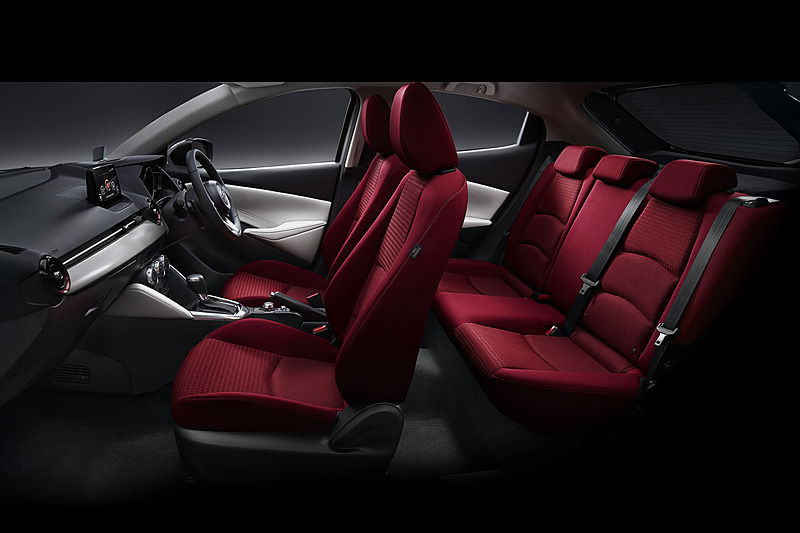 デミオ「XD Noble Crimson」