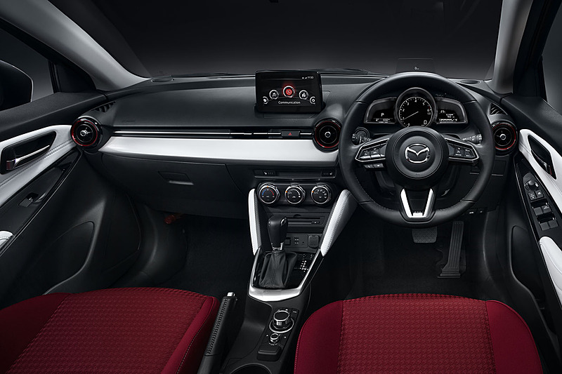 デミオ「XD Noble Crimson」