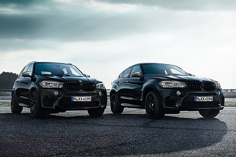 「X6 M Edition Black Fire」（右）と「X5 M Edition Black Fire」（左）