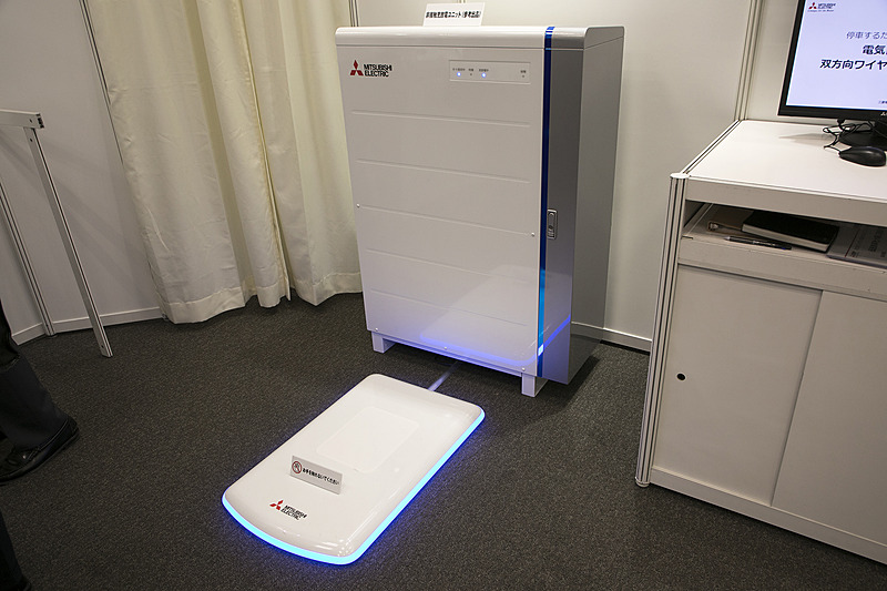 サンプル展示されていたワイヤレス充電用コイルとPCS