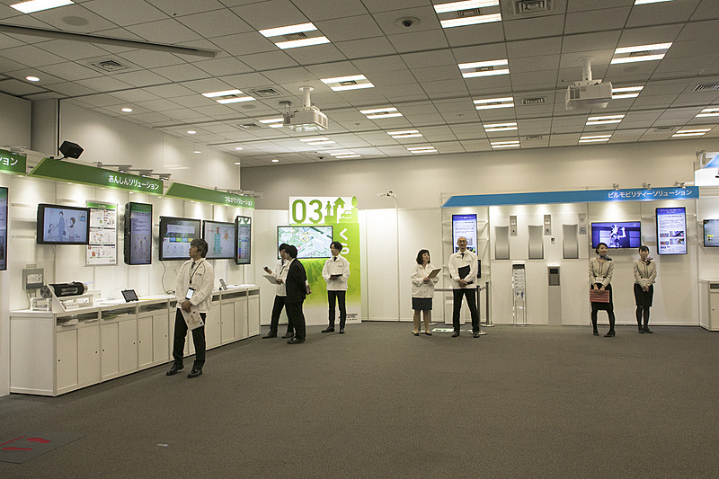 そのほかのコーナーと会場の様子。終了時間近くなので空いている状態