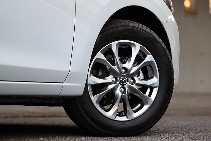 高輝度塗装が施されたホイールを装着