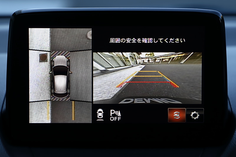 幅寄せをした状態の車両の360°ビューモニターの表示