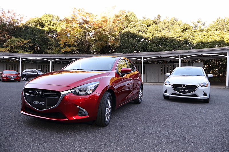 後方に車両がある場合の360°ビューモニターの表示