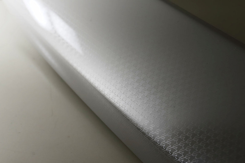 インパネ加飾の千鳥模様は、光を当てると浮き出て見える