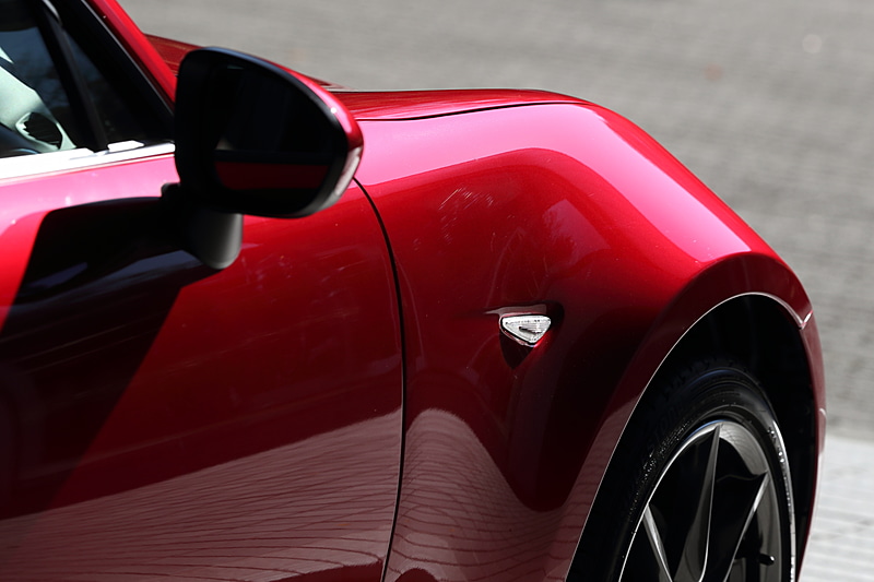 撮影車両のボディカラーは「ソウルレッドクリスタルメタリック」