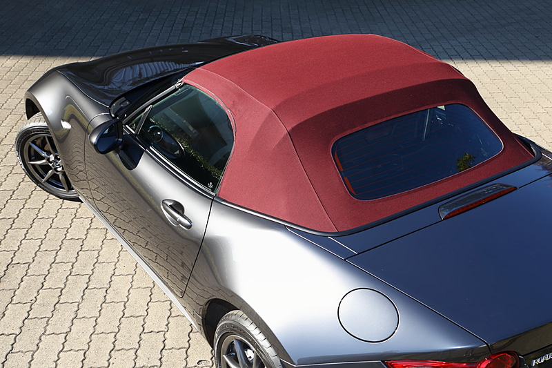 カラーソフトトップを初採用