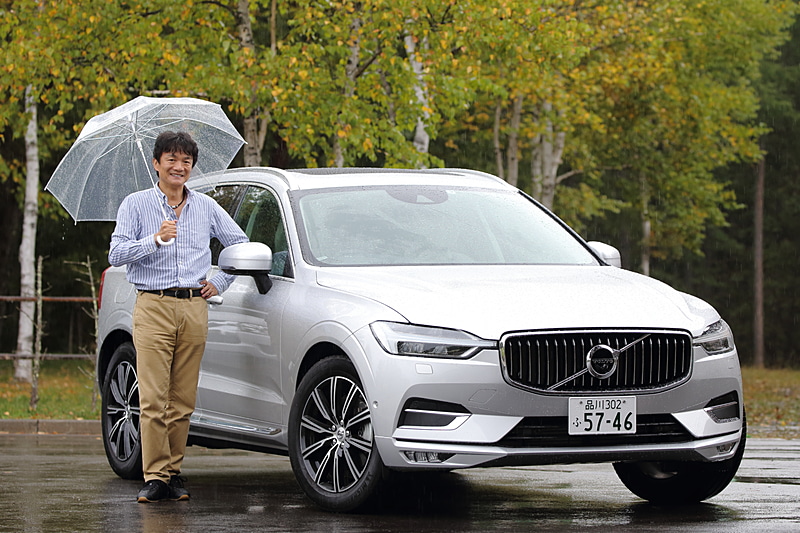 取材日は残念ながら強い雨が降り続いていたが、ドアパネルがサイドシル全体をカバーする形状となっており、車内に出入りするときに足下が汚れにくいようになっていて助けられた