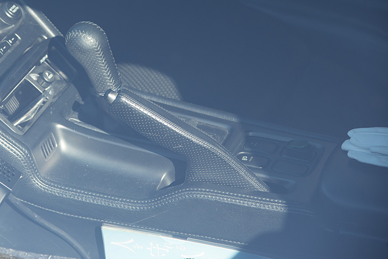 トランスミッションはMT