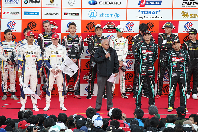 GTアソシエイション代表 板東氏による挨拶。ファンあってのレースだと語る