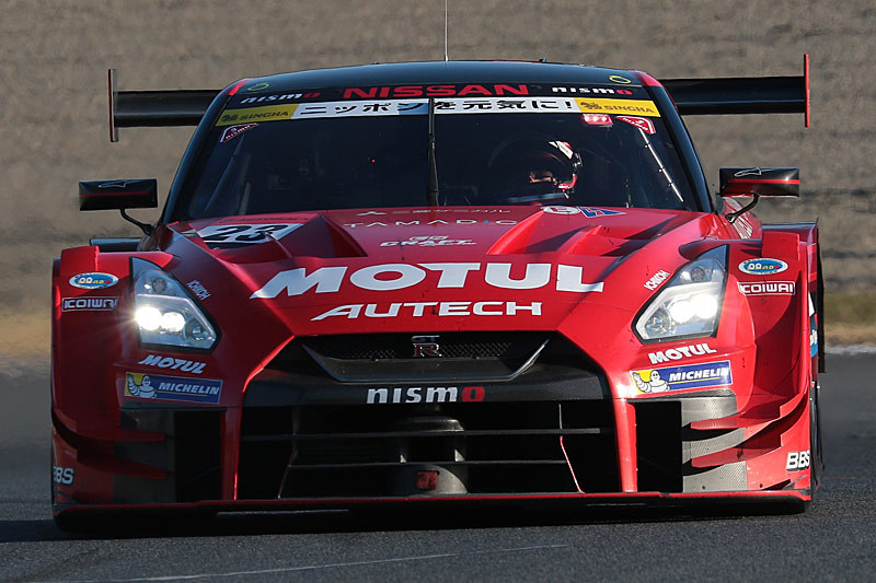 23号車 MOTUL AUTECH GT-R（松田次生/ロニー・クインタレッリ組）はピットイン戦略は成功させたものの……