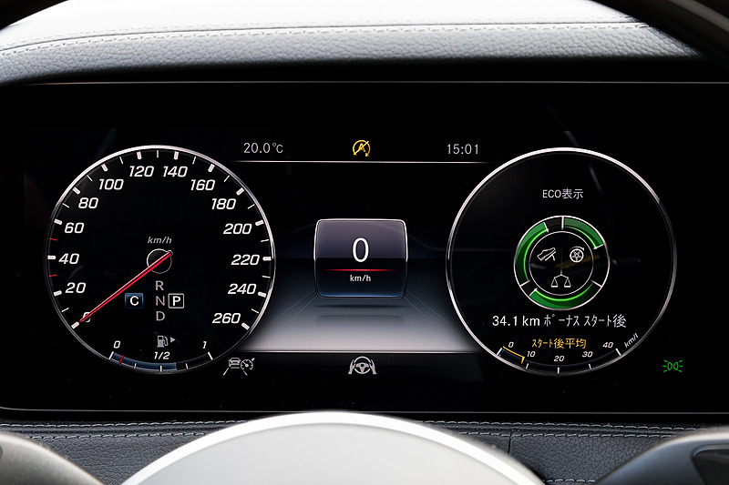 ドライバーの正面に配置されるディスプレイの表示例