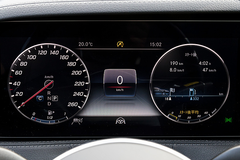 ドライバーの正面に配置されるディスプレイの表示例